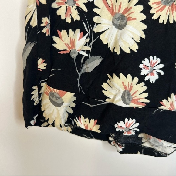 Miss Selfridge Black Floral Daisy Print 2-Piece Outfit w/ Crop Top, Shorts Sz 2 - Picture 10 of 13